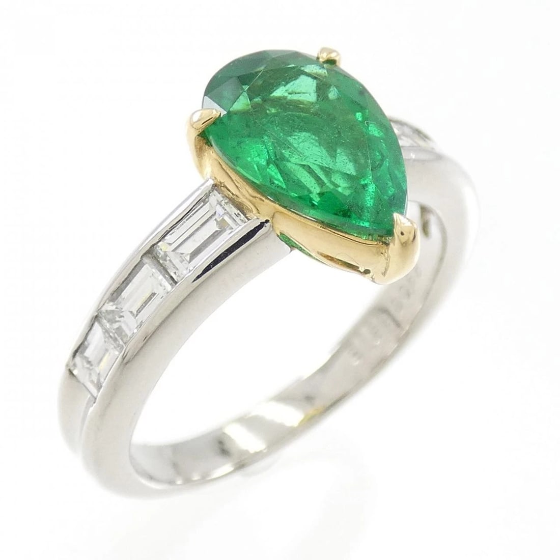 PT900/K18YG EMERALD RING: PT900/K18YG Emerald Ring Brand: Unbranded Type/Style: Emerald Ring Material: Platinum 900 / K18 yellow gold, Main Stone/Creation EmeraldSecondary StoneDiamond Color: Platinum Size: US 5 3/4