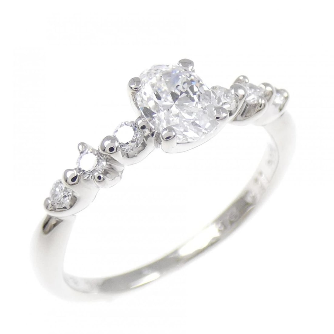 PT900 DIAMOND RING: PT900 Diamond Ring Brand: Unbranded Type/Style: Ring Material: Platinum900, Color: Platinum Size: US 5 1/4 Accessories: None Accessories Notice: When purchasing pre-owned goods, please refer to the