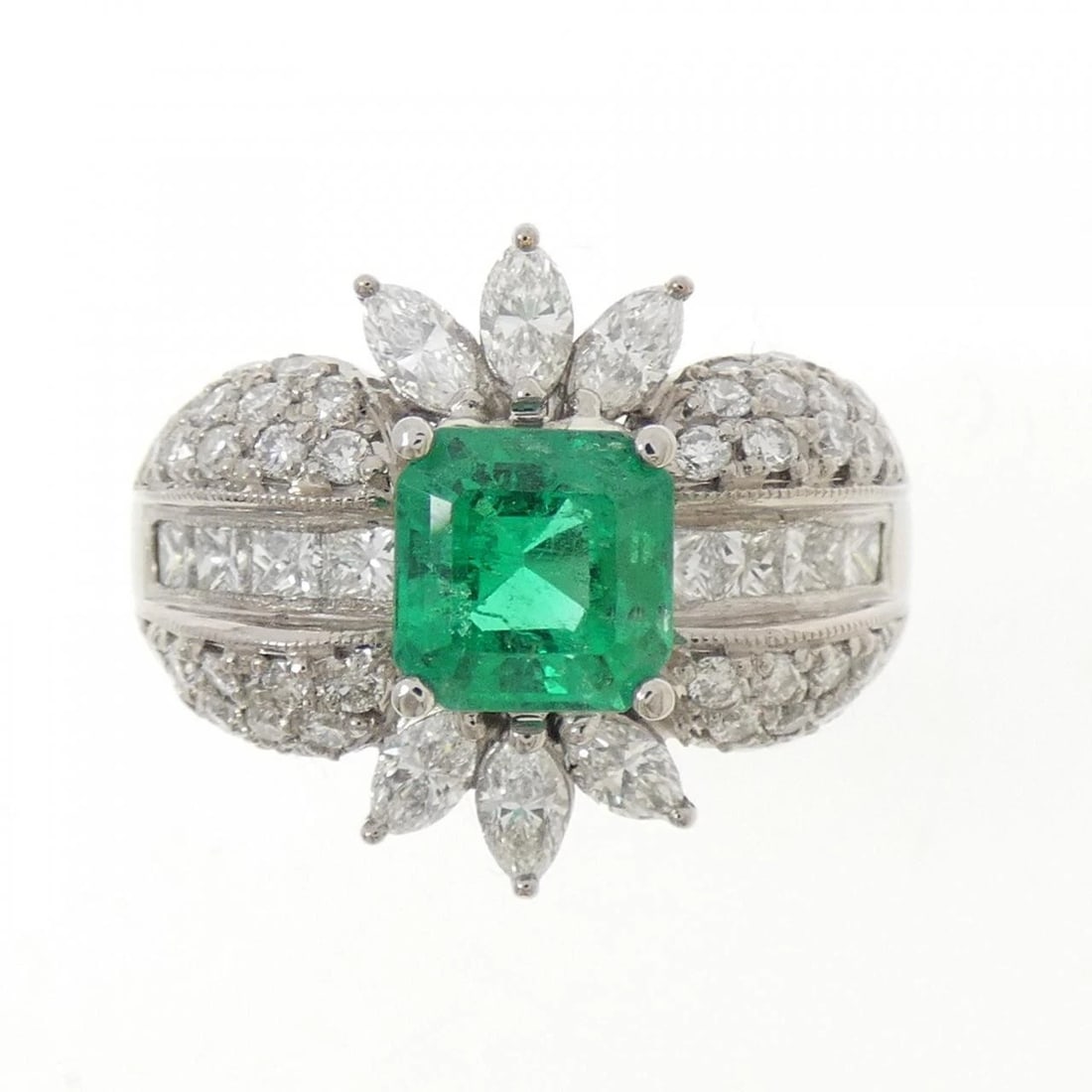 K18WG EMERALD RING - 2