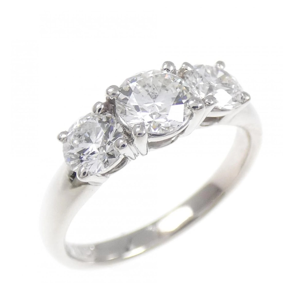 PT900 DIAMOND RING: PT900 Diamond Ring Brand: Unbranded Type/Style: Diamond Ring Material: Platinum900, Color: Platinum Size: US 5 3/4 Accessories: None Accessories Notice: When purchasing pre-owned goods, pl