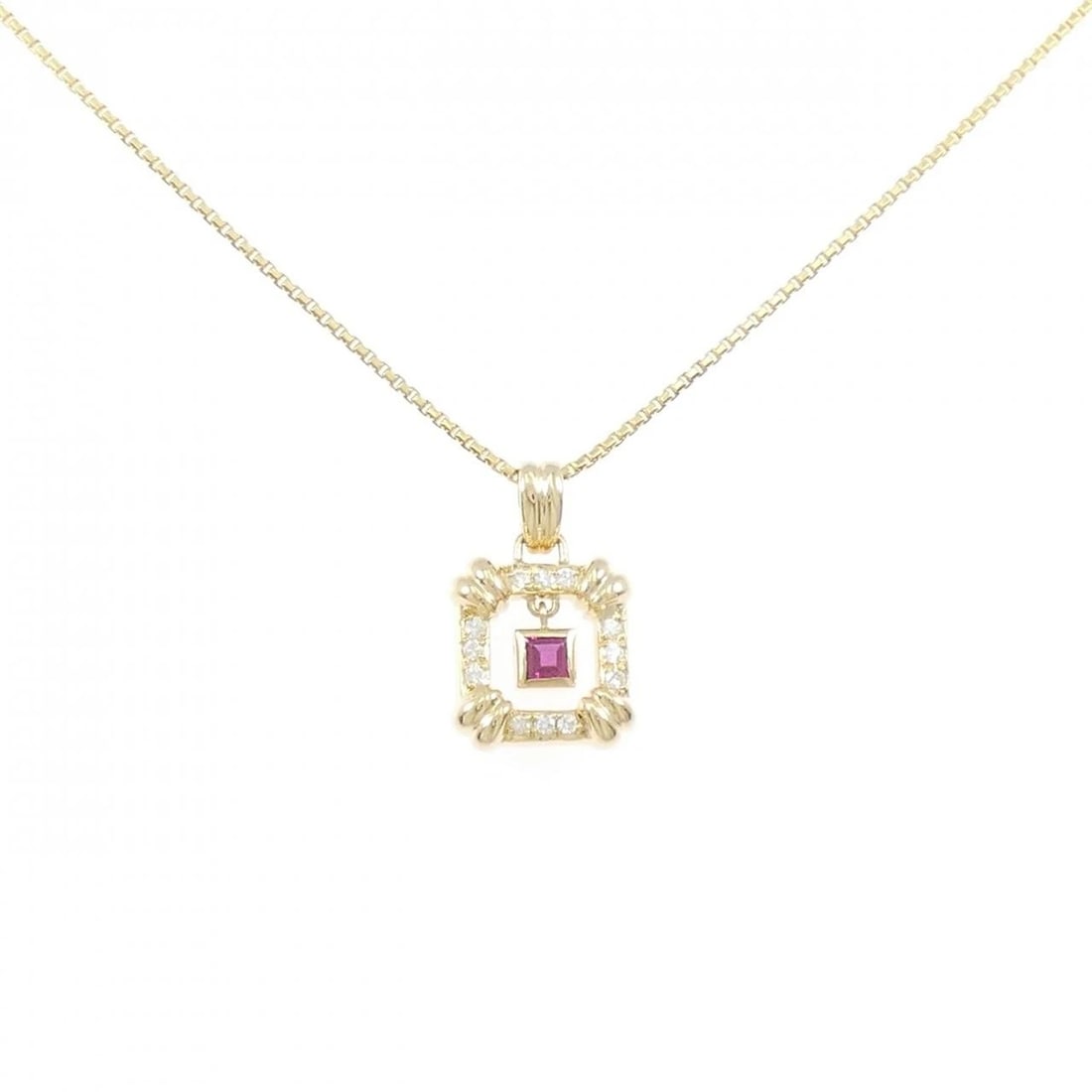 18K YELLOW GOLD RUBY NECKLACE: 18K Yellow Gold Ruby Necklace Brand: Unbranded Type/Style: Ruby Necklace Material: 18K Yellow Gold, Main Stone/Creation Ruby Secondary Stone Diamond Color: Yellow Gold Size: Actual Size Pendant