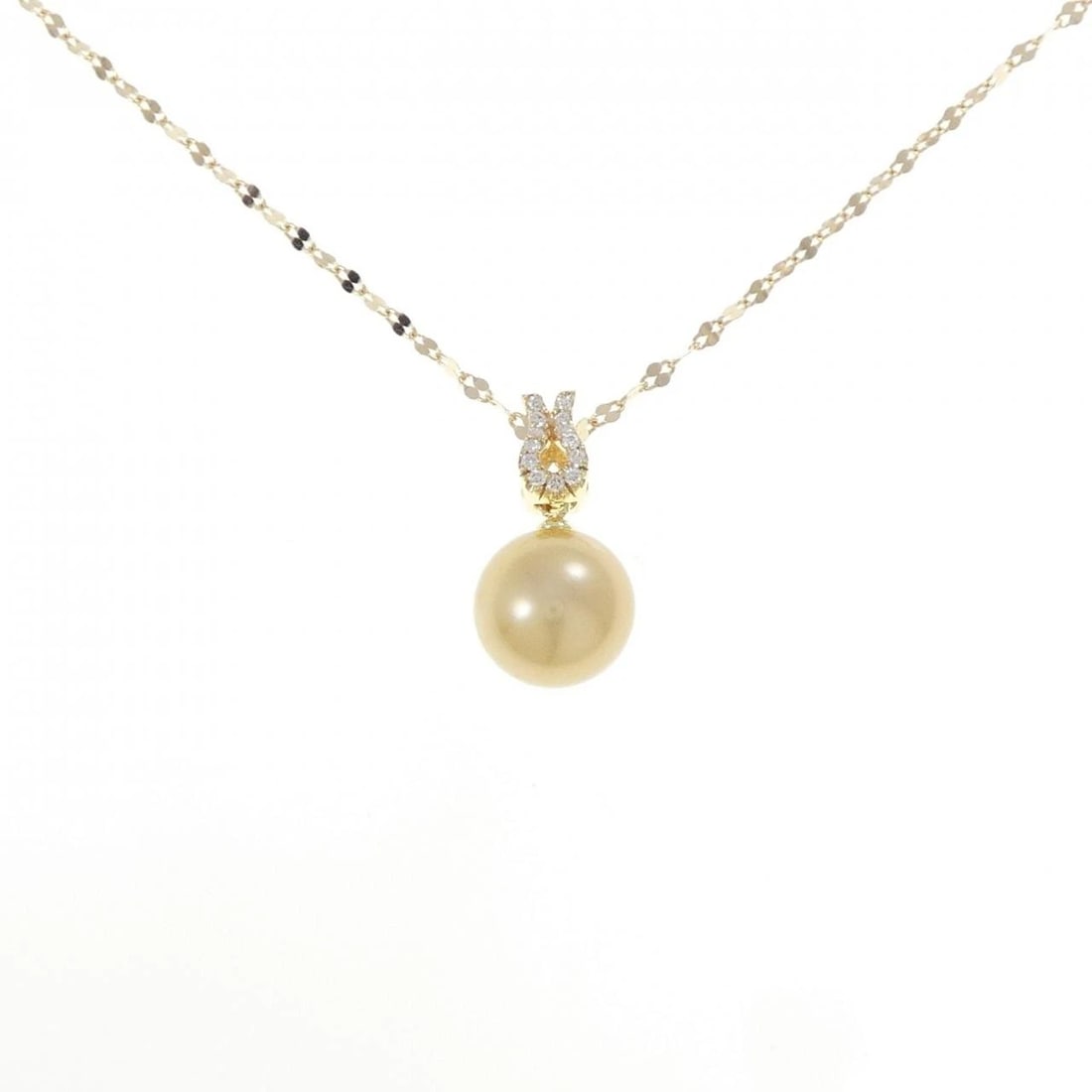 18K YELLOW GOLD WHITE SOUTH SEA PEARL NECKLACE: 18K Yellow Gold White South Sea Pearl Necklace Brand: Unbranded Type/Style: White Butterfly Pearl Necklace Material: 18K Yellow Gold, Main Stone/Creation White Butterfly Pearl Secondary Stone Diamond 