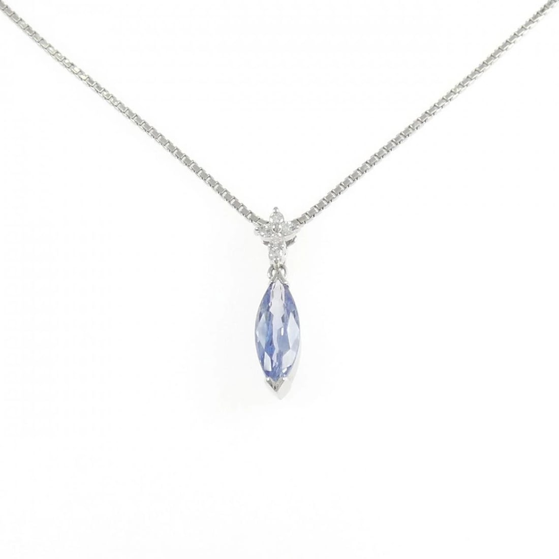 PT900/PT850 FLOWER SAPPHIRE NECKLACE: PT900/PT850 Flower Sapphire Necklace Brand: Unbranded Type/Style: Sapphire Necklace Material: Platinum900/Platinum850, Main Stone/Creation Sapphire Secondary Stone Diamond Color: Platinum Size: