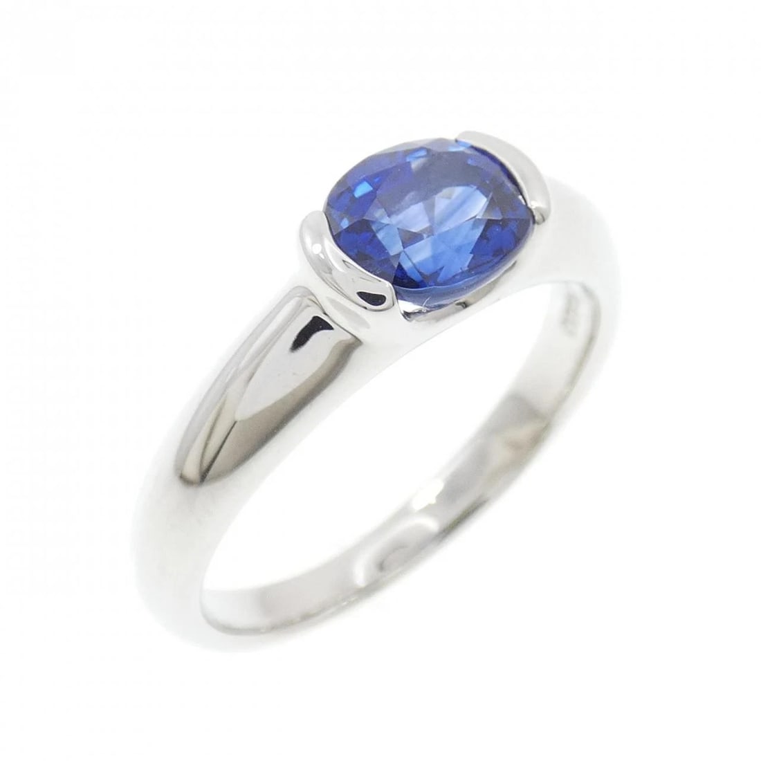 PT900 SAPPHIRE RING: PT900 Sapphire Ring Brand: Unbranded Type/Style: Sapphire Ring Material: Platinum900, Main Stone/Creation Sapphire Color: Platinum Size: US 6 1/4 Accessories: None Accessories Notice: When purchasing