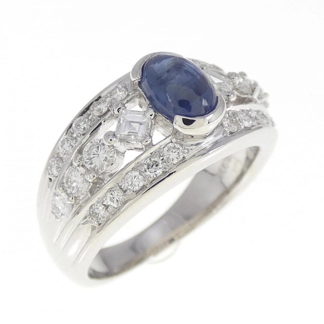 PT900 SAPPHIRE RING: PT900 Sapphire Ring Brand: Unbranded Type/Style: Sapphire Ring Material: Platinum900, Main Stone/Creation SapphireSecondary Stone Diamond Color: Platinum Size: US 6 1/4 Accessories: None Accessories