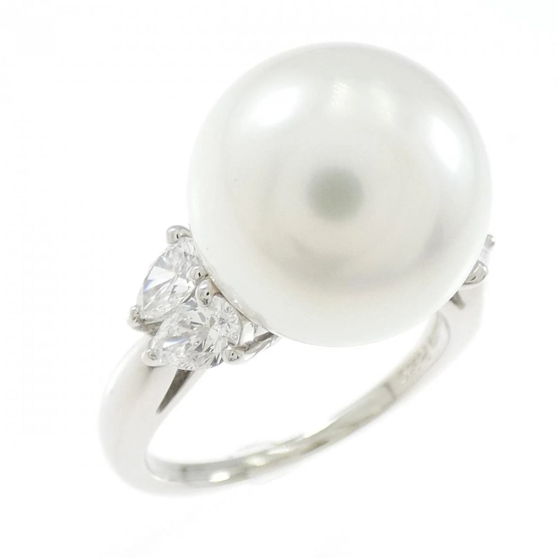 MIKIMOTO WHITE BUTTERFLY PEARL RING: Mikimoto White Butterfly Pearl Ring Brand: MIKIMOTO Type/Style: Ring Material: Platinum950, Main Stone/Creation White Butterfly PearlSecondary Stone Diamond Color: Silver Size: US 5 1/4 Accessories:
