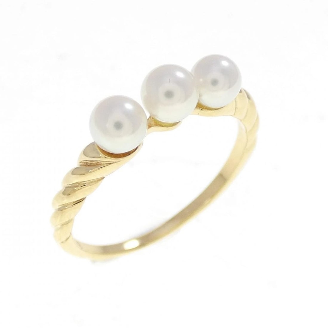 MIKIMOTO AKOYA PEARL RING: Mikimoto Akoya Pearl Ring Brand: MIKIMOTO Type/Style: Ring Material: K18 yellow gold, Color: Yellow Gold Size: US 5 Accessories: None Accessories Notice: When purchasing pre-owned goods, please refer