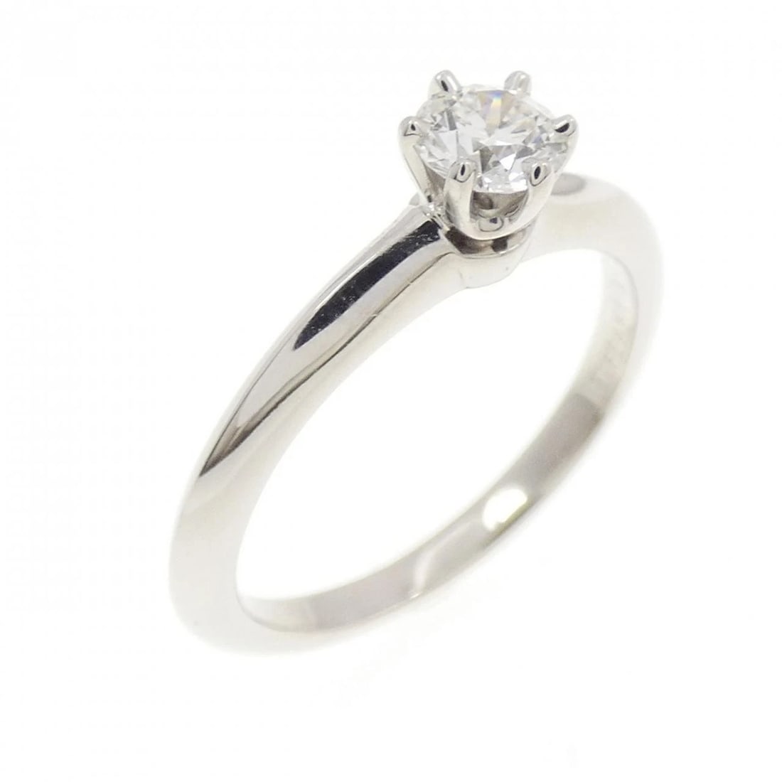 TIFFANY&CO. CLASSIC SOLITAIRE RING: TIFFANY&Co. Classic Solitaire Ring Brand: TIFFANY&Co. Type/Style: Ring Material: Platinum950, Main Stone/Creation Natural Color: White Size: US 4 Accessories: None Accessories Notice: When purchasing