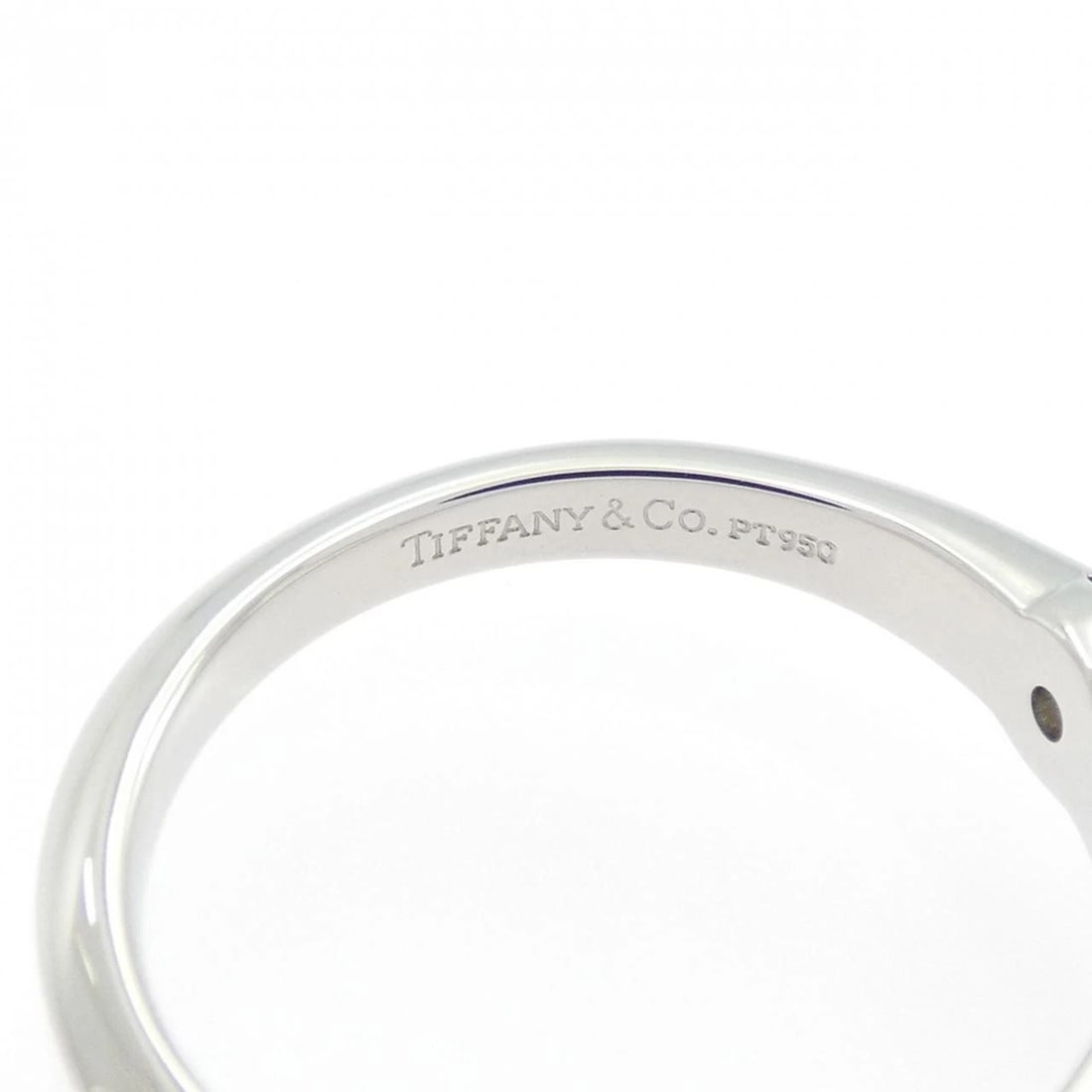 TIFFANY & CO. CLASSIC SOLITAIRE RING - 3