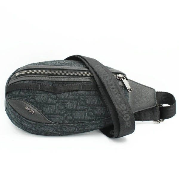 CHRISTIAN DIOR SCARAB BODY BAG BLACK: Christian Dior Scarab Body Bag Black Brand: Christian Dior Type/Style: Handbag Material: none Color: Black Size: W:22cm ? H:13cm ? D:5cm Accessories: None Accessories Notice: When purchasing