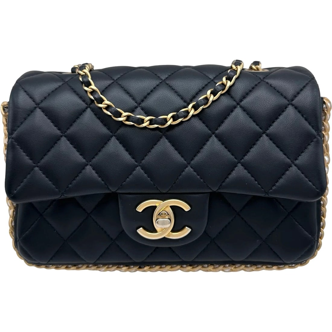 CHANEL SMALL FLAP BAG 29 LAMBSKIN SHOULDER BAG: CHANEL Small Flap Bag 29 Lambskin Shoulder Bag Brand: CHANEL Type/Style: Handbag Material: Lambskin Color: Black / GD Hardware Size: W: 20cm / H: 13cm / D: 6cm Accessories: None Accessorie