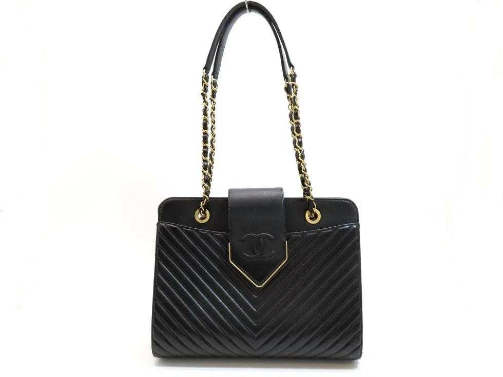 CHANEL LEATHER V-STITCH CHAIN TOTE BAG: Chanel Leather V-Stitch Chain Tote Bag Brand: CHANEL Type/Style: Handbag Material: Leather / GDHardware Black Color: Black Size: H 23cm ? W 29cm ? G 11cm Accessories: None Accessories Notice: When