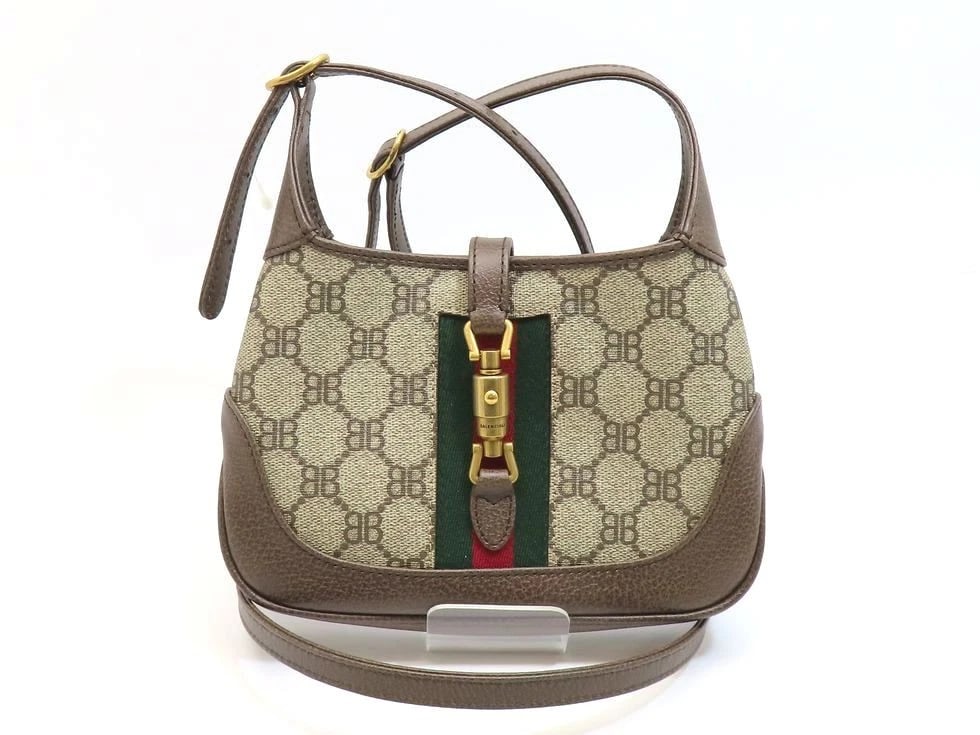 GUCCI BALENCIAGA PVC LEATHER BEIGE JACKIE 1: Gucci Balenciaga PVC Leather Beige Jackie 1 Brand: GUCCI Type/Style: Handbag Material: PVC / Leather Beige Color: Beige Size: D 19 ? H 13 ? G 3cm Accessories: None Accessories Notice: When purchasing