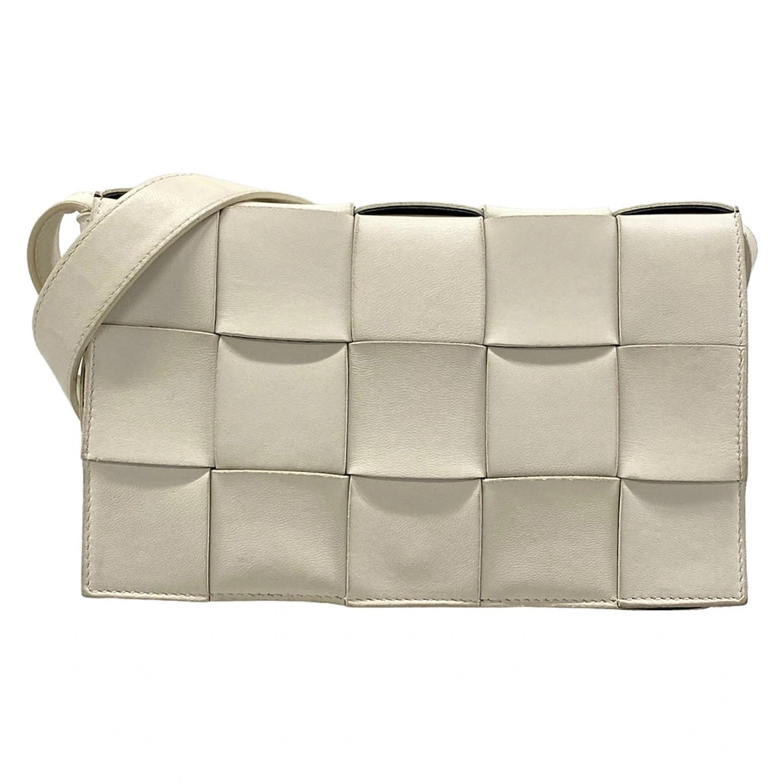 BOTTEGA VENETA CASSETTEWHITE LEATHER SHOULDER BAG: BOTTEGA VENETA CassetteWhite Leather Shoulder Bag Brand: BOTTEGA VENETA Type/Style: Shoulder Bag Material: Exterior Material Leather Color: Exterior Color White Size: Height : 5.71 inch (14.5 cm) Widt