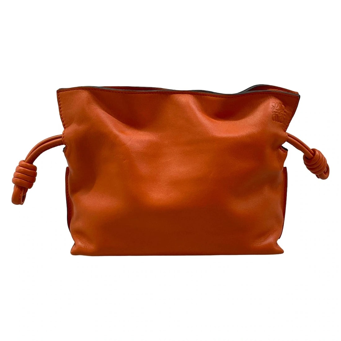 LOEWE FLAMENCO CLUTCH MEDIUM ORANGE NAPPA CALF CLUTCH BAG: LOEWE Flamenco clutch medium Orange Nappa Calf Clutch Bag Brand: LOEWE Type/Style: Clutch Bag Material: Exterior Material Nappa Calf Color: Exterior Color Orange Size: Height : 7.48 inch (19 cm)
