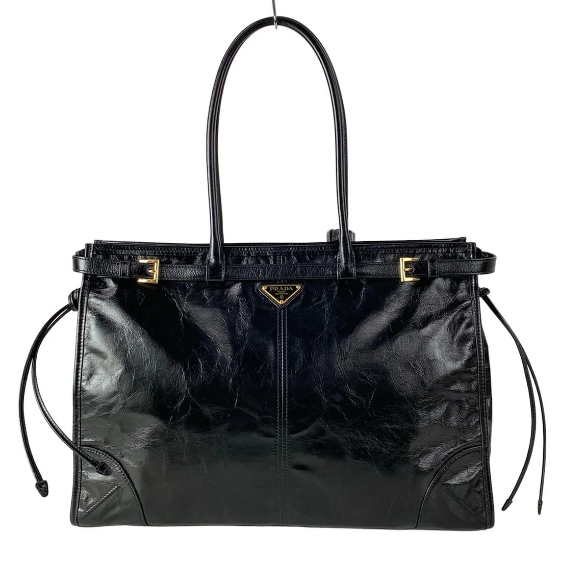 PRADA BLACK LEATHER SHOULDER BAG: PRADA Black Leather Shoulder Bag Brand: PRADA Type/Style: Shoulder Bag Material: Exterior Material Leather Color: Exterior Color Black Size: Height : 11.02 inch (28 cm) Width : 16.54 inch (42 cm)