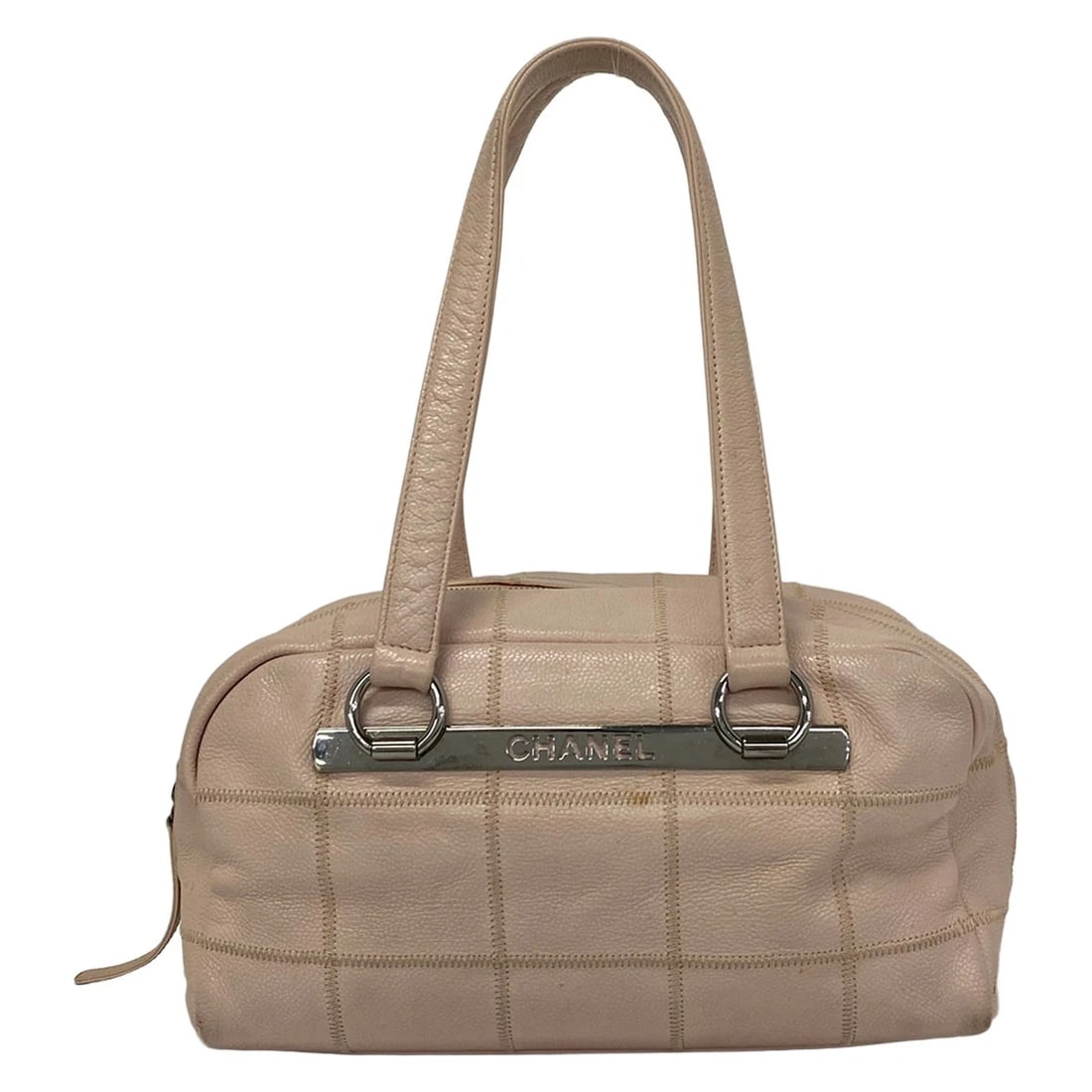 CHANEL CHOCOLATE BARLIGHT PINK CALFSKIN SHOULDER BAG: CHANEL Chocolate BarLight Pink Calfskin Shoulder Bag Brand: CHANEL Type/Style: Shoulder Bag Material: Exterior Material Calfskin Color: Exterior Color Light Pink Size: Height : 6.89 inch (17.5 cm) Wid
