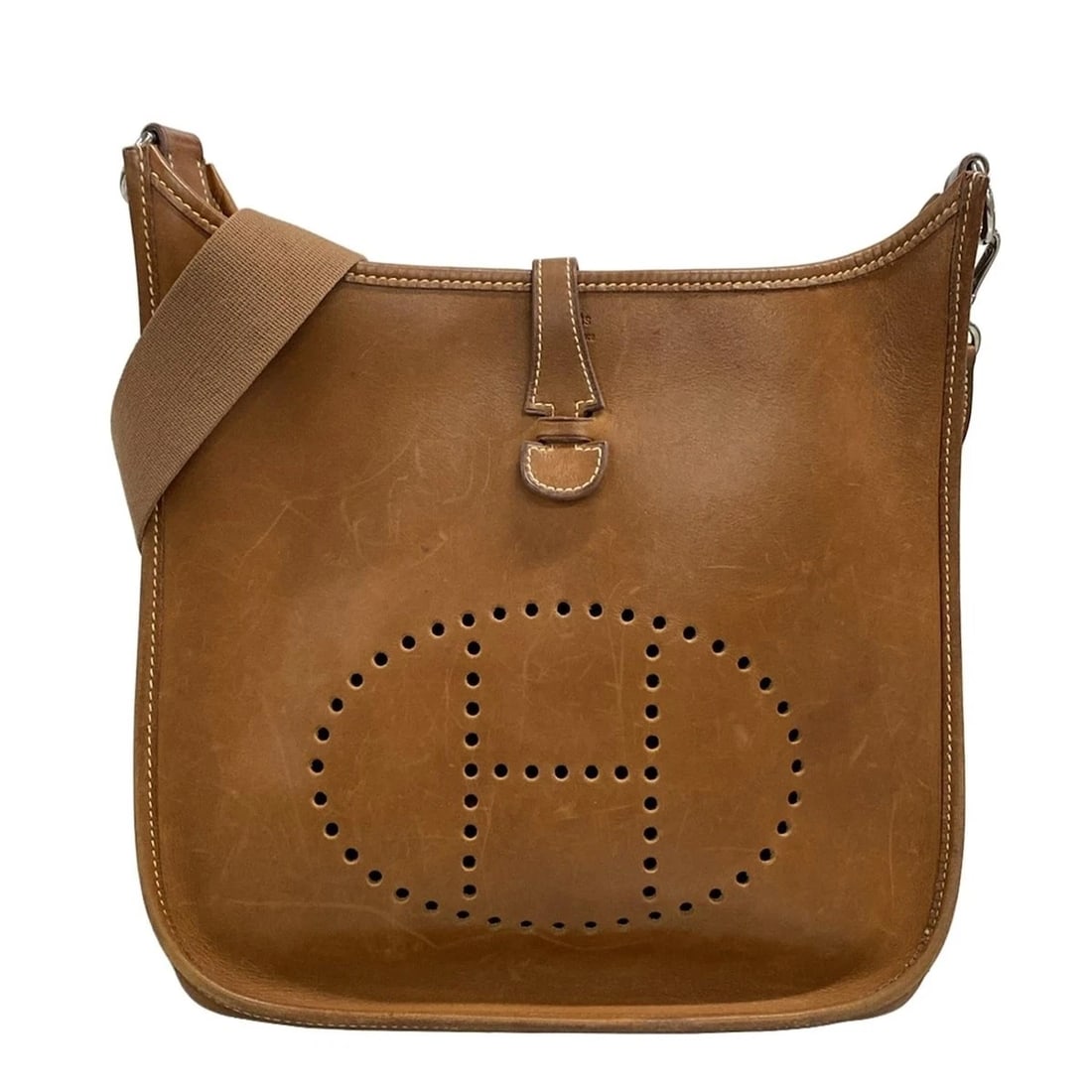 HERMES EVELYNE PMGOLD VEAU BARENIA SQUARE D SHOULDER BAG: HERMES Evelyne PMGold Veau Barenia Square D Shoulder Bag Brand: HERMES Type/Style: Shoulder Bag Material: Exterior Material Veau Barenia Color: Exterior Color Gold Size: Height : 10.43 inch (26.5 cm)