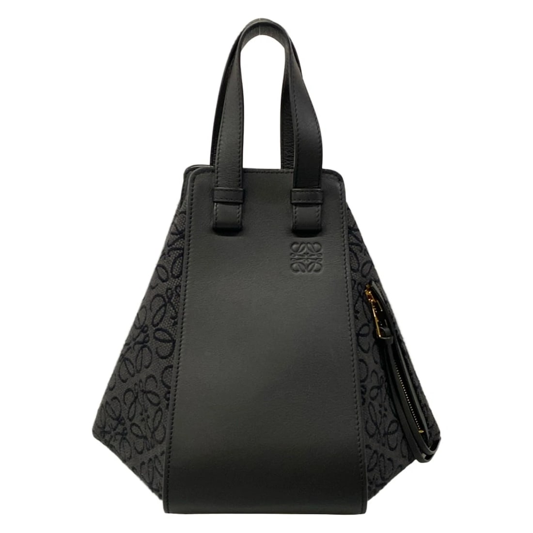 LOEWE HAMMOCK BAG SMALL BLACK DARK GRAY ANAGRAM JACQUARDHANDBAG: LOEWE Hammock bag small Black Dark Gray Anagram JacquardHandbag Brand: LOEWE Type/Style: Handbag Material: Exterior Material Anagram Jacquard, Calf Leather Color: Exterior Color Black, Dark Gray Size: