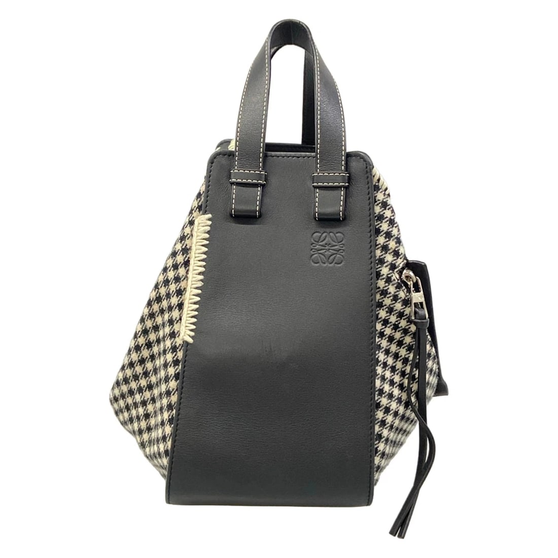 LOEWE HAMMOCK TWEED SMALL BLACK WHITE HANDBAG: LOEWE Hammock Tweed Small Black White Handbag Brand: LOEWE Type/Style: Handbag Material: Exterior Material Wool, Calf Leather Color: Exterior Color Black, White Size: Height : 10.24 inch (26 cm) Width