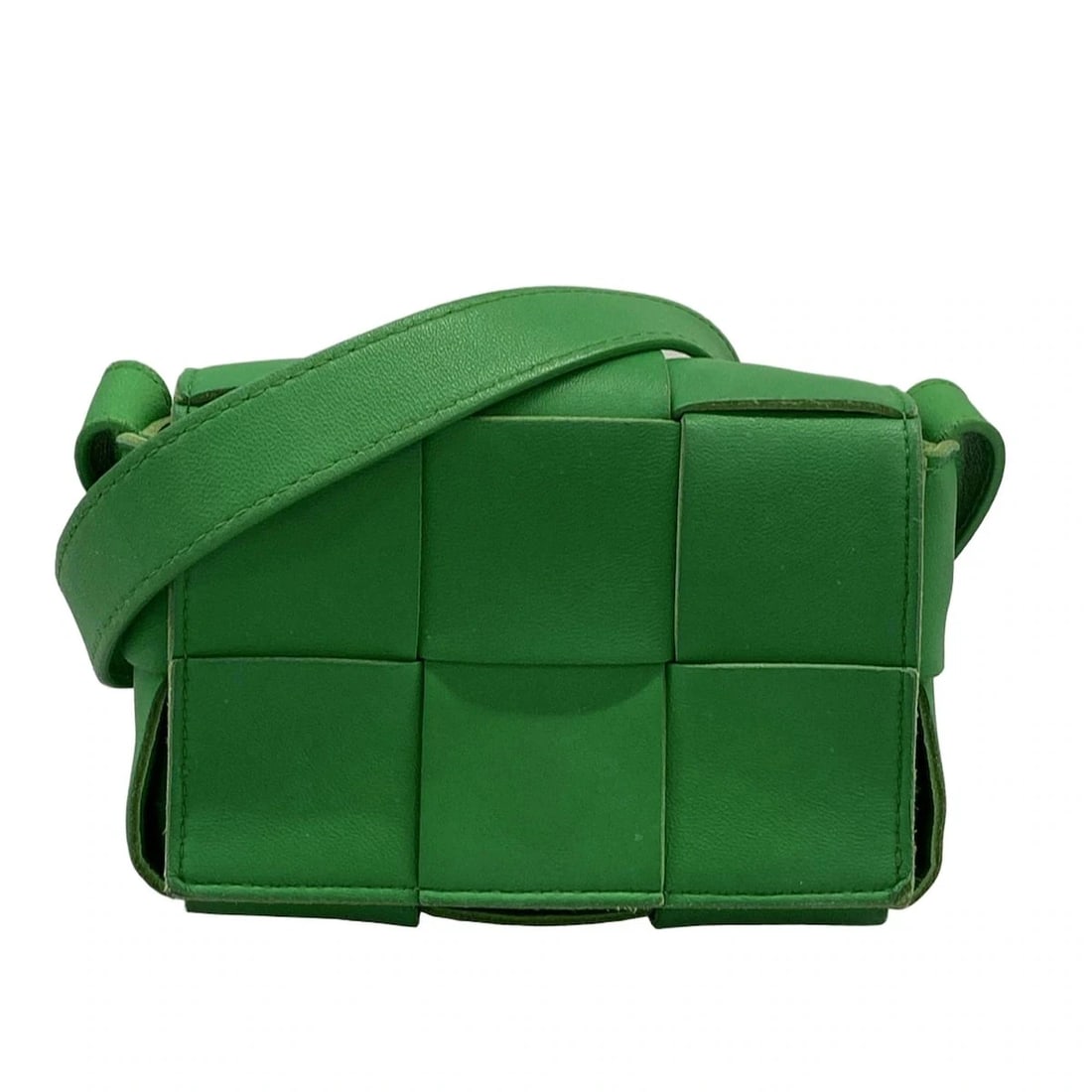 BOTTEGA VENETA CASSETTE GREEN LEATHER SHOULDER BAG: BOTTEGA VENETA Cassette Green Leather Shoulder Bag Brand: BOTTEGA VENETA Type/Style: Shoulder Bag Material: Exterior Material Leather Color: Exterior Color Green Size: Height : 3.94 inch (10 cm) Width
