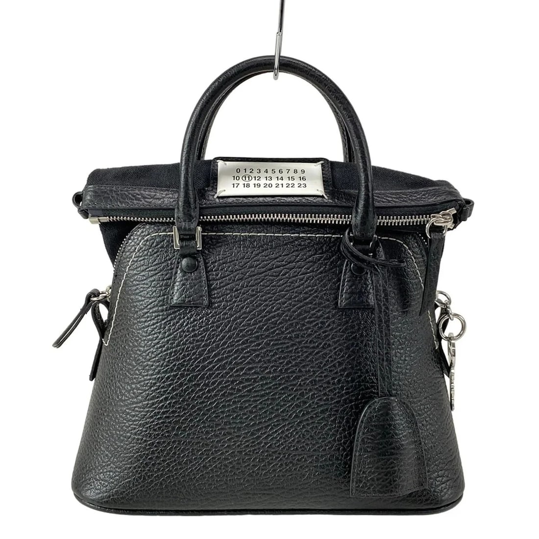 MAISON MARGIELA BLACK LEATHER HANDBAG: Maison Margiela Black Leather Handbag Brand: Maison Margiela Type/Style: Handbag Material: Exterior Material Leather Color: Exterior Color Black Size: Height : 7.87 inch (20 cm) Width : 10.24 inch (26