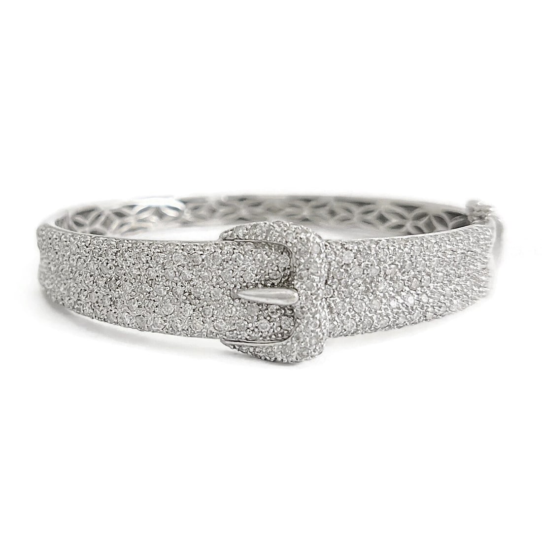 PAVE DIAMOND BUCKLE BANGLE BRACELET 14K WHITE GOLD: Pave Diamond Buckle Bangle Bracelet 14K White Gold Brand: Unbranded Type/Style: Bracelet Material: 14K White Gold, Main Stone/Creation Natural Color: Silver Size: Length: 6.75 inch inner