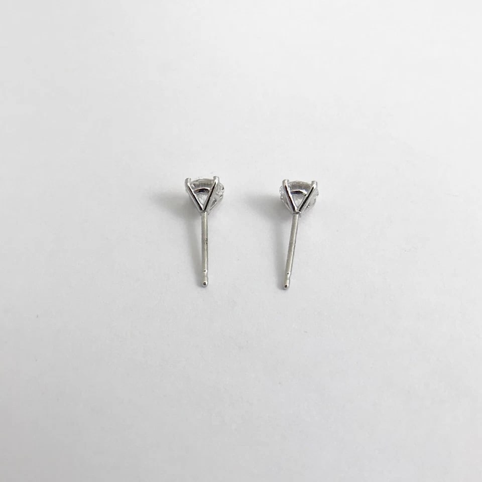 ROUND DIAMOND PLATINUM STUD EARRINGS - 2
