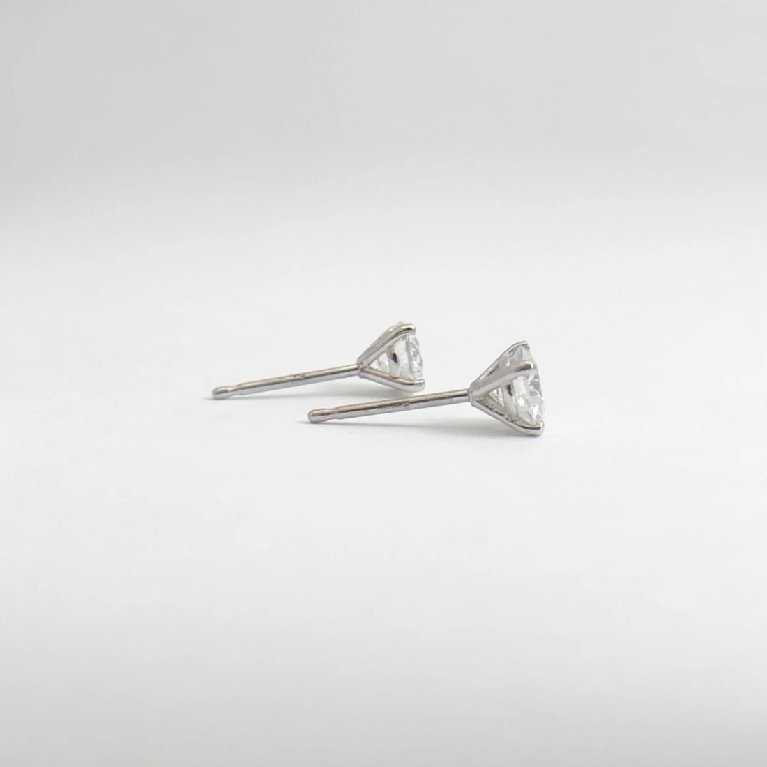 ROUND DIAMOND PLATINUM STUD EARRINGS - 4