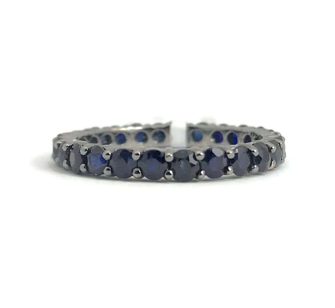DARK BLUE SAPPHIRE ETERNITY BAND RING 14K WHITE GOLD: Dark Blue Sapphire Eternity Band Ring 14K White Gold Brand: Unbranded Type/Style: Ring Material: 14K White Gold, Main Stone/Creation Natural Color: Blue Size: 5.5 US Accessories: None Accessories