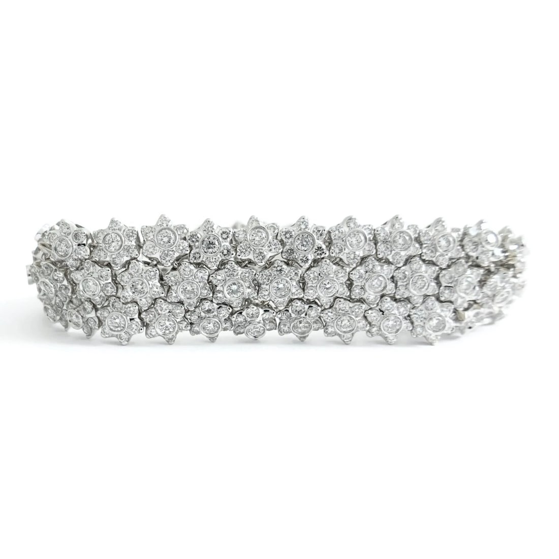 WIDE FLOWER MESH DIAMOND BRACELET 18K WHITE GOLD: Wide Flower Mesh Diamond Bracelet 18K White Gold Brand: Unbranded Type/Style: Bracelet Material: 18K White Gold, Main Stone/Creation Natural Color: Silver Size: Length: 7 inches Width: 17.5 mm