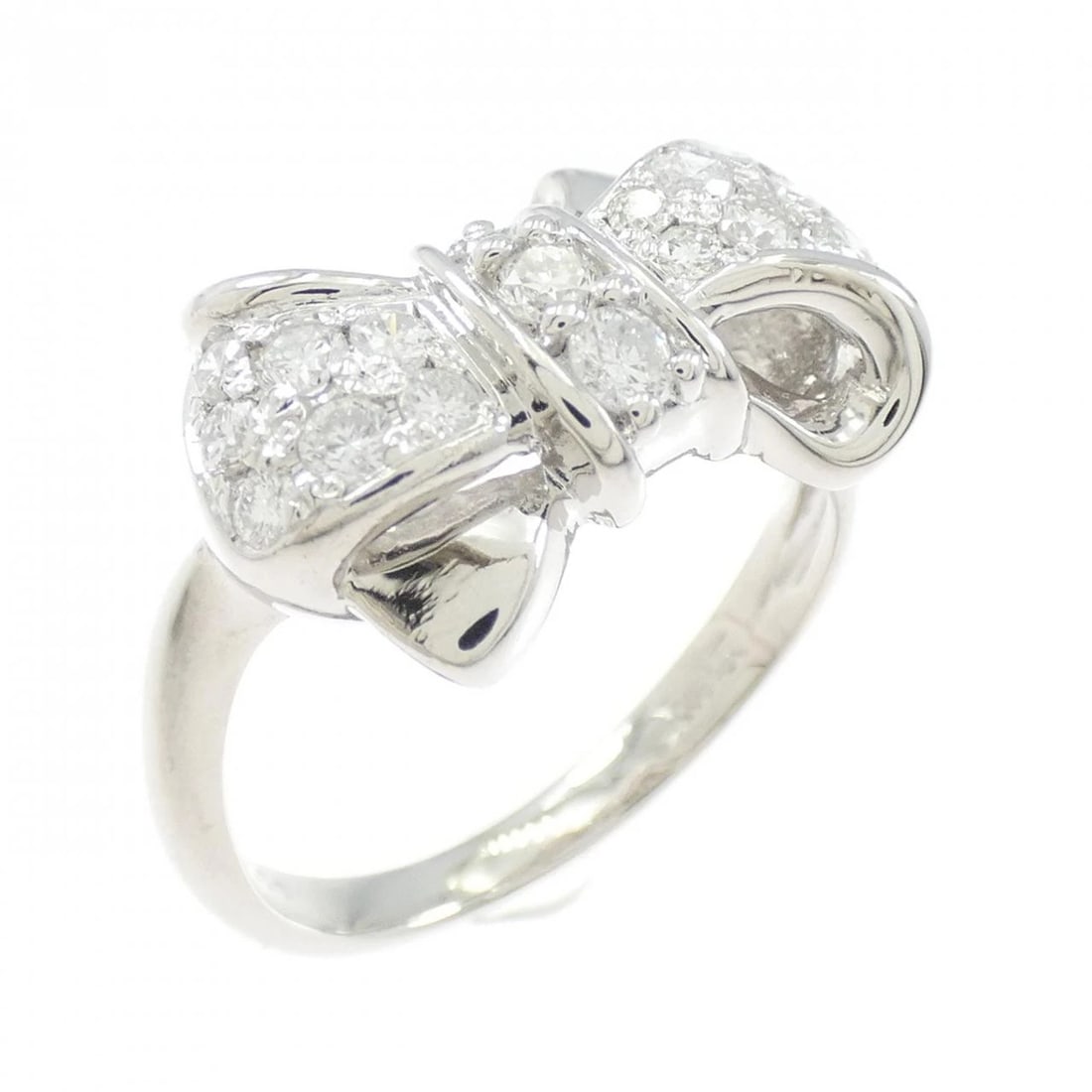 PT900 RIBBON DIAMOND RING: PT900 Ribbon Diamond Ring Brand: Unbranded Type/Style: Diamond Ring Material: Platinum900, Main Stone/Creation Natural Color: Platinum Size: US 6 Accessories: None Accessories Notice: When purchasing