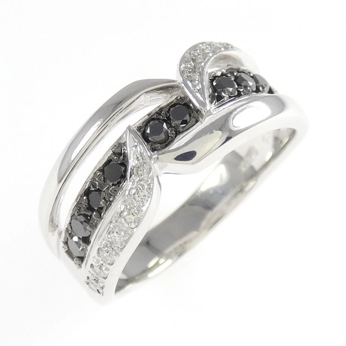 K18WG/K18BG DIAMOND RING: K18WG/K18BG Diamond Ring Brand: Unbranded Type/Style: Diamond Ring Material: K18WG/K18BG, Main Stone/Creation Natural Color: Black Gold White Gold Size: US 7 Accessories: None Accessories Notice: