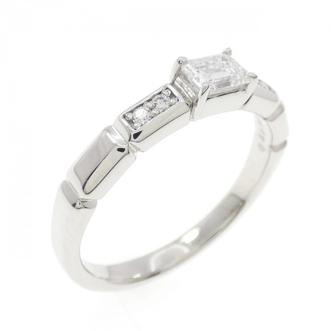 PT900 DIAMOND RING: PT900 Diamond Ring Brand: Unbranded Type/Style: Diamond Ring Material: Platinum900, Main Stone/Creation Natural Color: Platinum Size: US 7 Accessories: None Accessories Notice: When purchasing