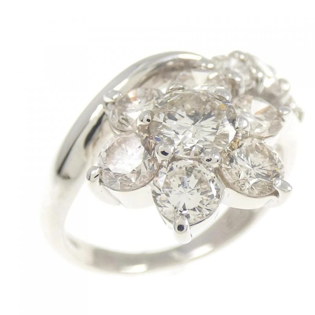 PT900 FLOWER DIAMOND RING: PT900 Flower Diamond Ring Brand: Unbranded Type/Style: Diamond Ring Material: Platinum900, Main Stone/Creation Natural Color: Platinum Size: US 4 3/4 Accessories: None Accessories Notice: