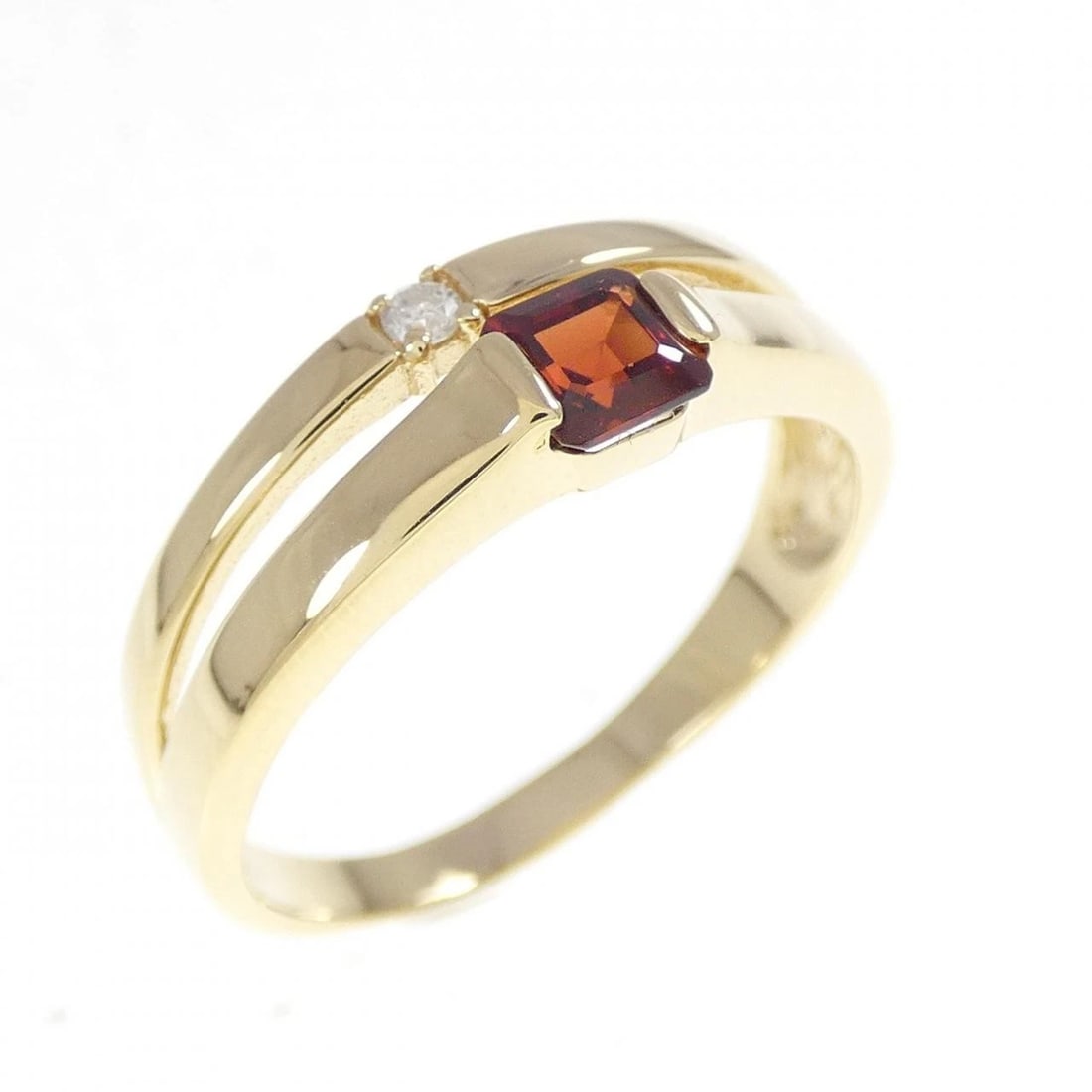 K18YG GARNET RING: K18YG Garnet Ring Brand: Unbranded Type/Style: Garnet Ring Material: 18K Yellow Gold, Main Stone/Creation GarnetSecondary Stone diamond Color: Yellow Gold Size: US 8 1/2 Accessories: None Accessories