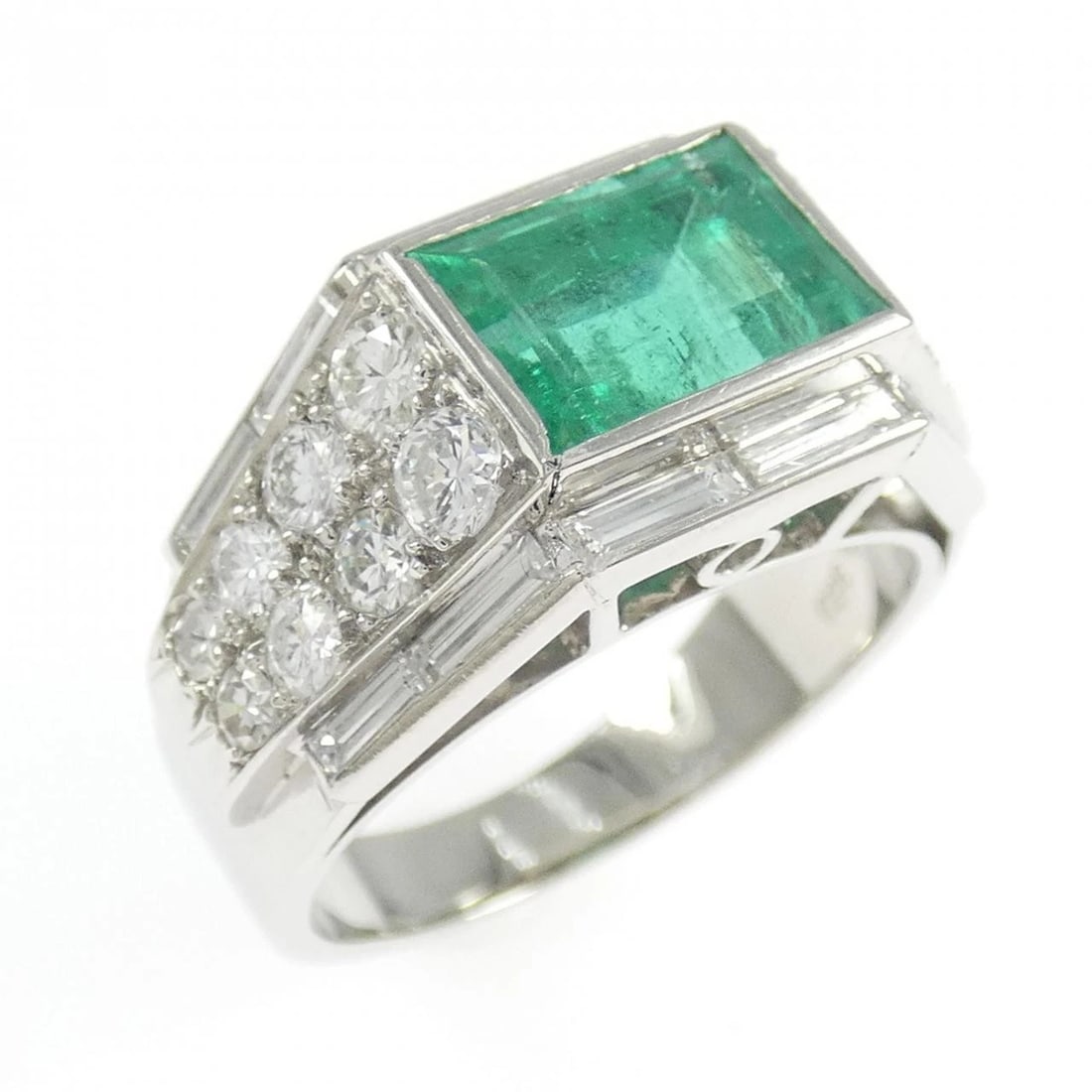 PT950 EMERALD RING: PT950 Emerald Ring Brand: Unbranded Type/Style: Emerald Ring Material: Platinum950, Main Stone/Creation Emerald Secondary Stone diamond Color: Platinum Size: US 6 3/4 Accessories: None Accessories
