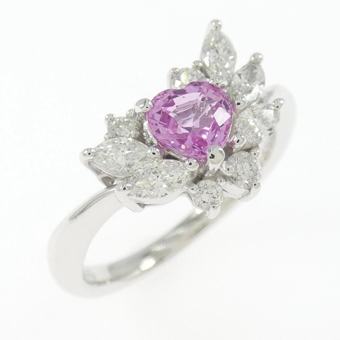 K18WG HEART SAPPHIRE RING: K18WG Heart Sapphire Ring Brand: Unbranded Type/Style: Sapphire Ring Material: 18k White Gold, Main Stone/Creation Sapphire Secondary Stone Diamond Color: White Gold Size: US 6 1/4 Accessories: None