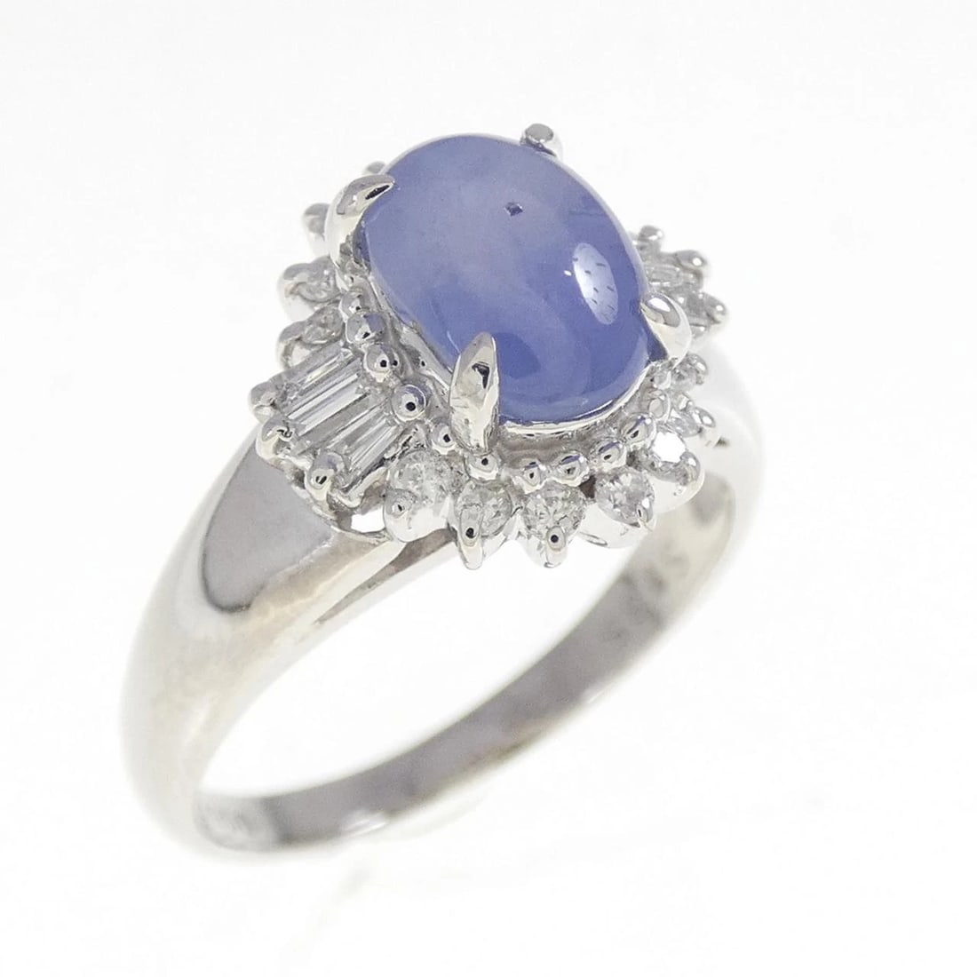 PT900 STAR SAPPHIRE RING: PT900 Star Sapphire Ring Brand: Unbranded Type/Style: Star Sapphire Ring Material: Platinum900, Main Stone/Creation Star SapphireSecondary Stone Diamond Color: Platinum Size: US 5 1/4 Accessories: