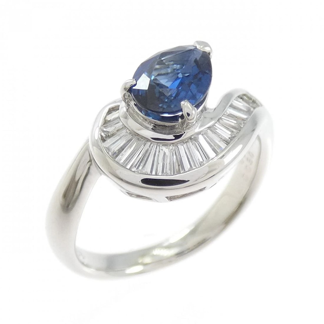 PT900 SAPPHIRE RING: PT900 Sapphire Ring Brand: Unbranded Type/Style: Sapphire Ring Material: Platinum900, Main Stone/Creation Sapphire Secondary Stone Diamond Color: Platinum Size: US 5 3/4 Accessories: None Accessories
