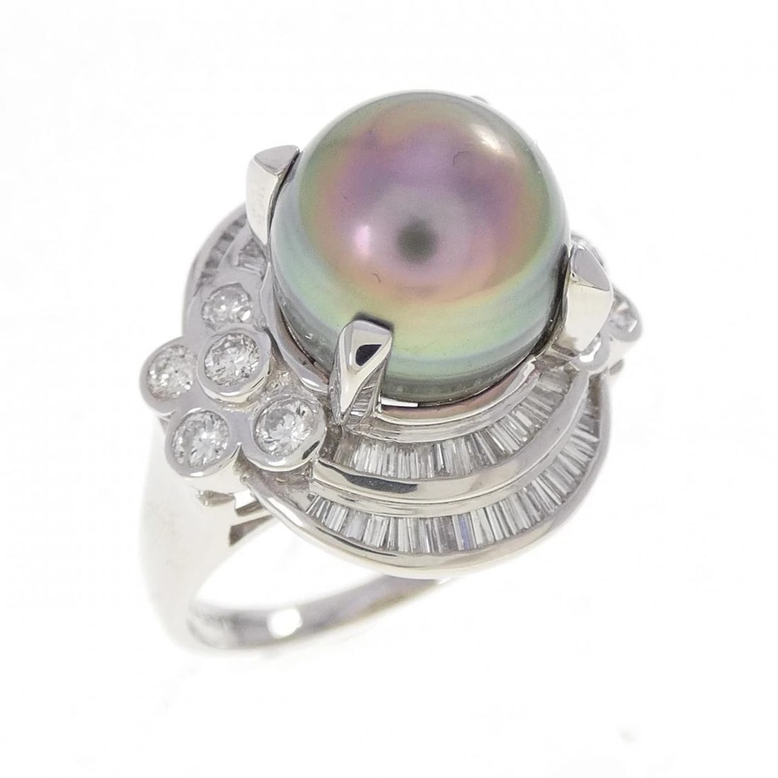 PT900 BLACK PEARL RING: PT900 Black pearl ring Brand: Unbranded Type/Style: Black Pearl Ring Material: Platinum900, Main Stone/Creation Black Pearl Secondary Stone Diamond Color: Platinum Size: US 7 3/4 Accessories: None