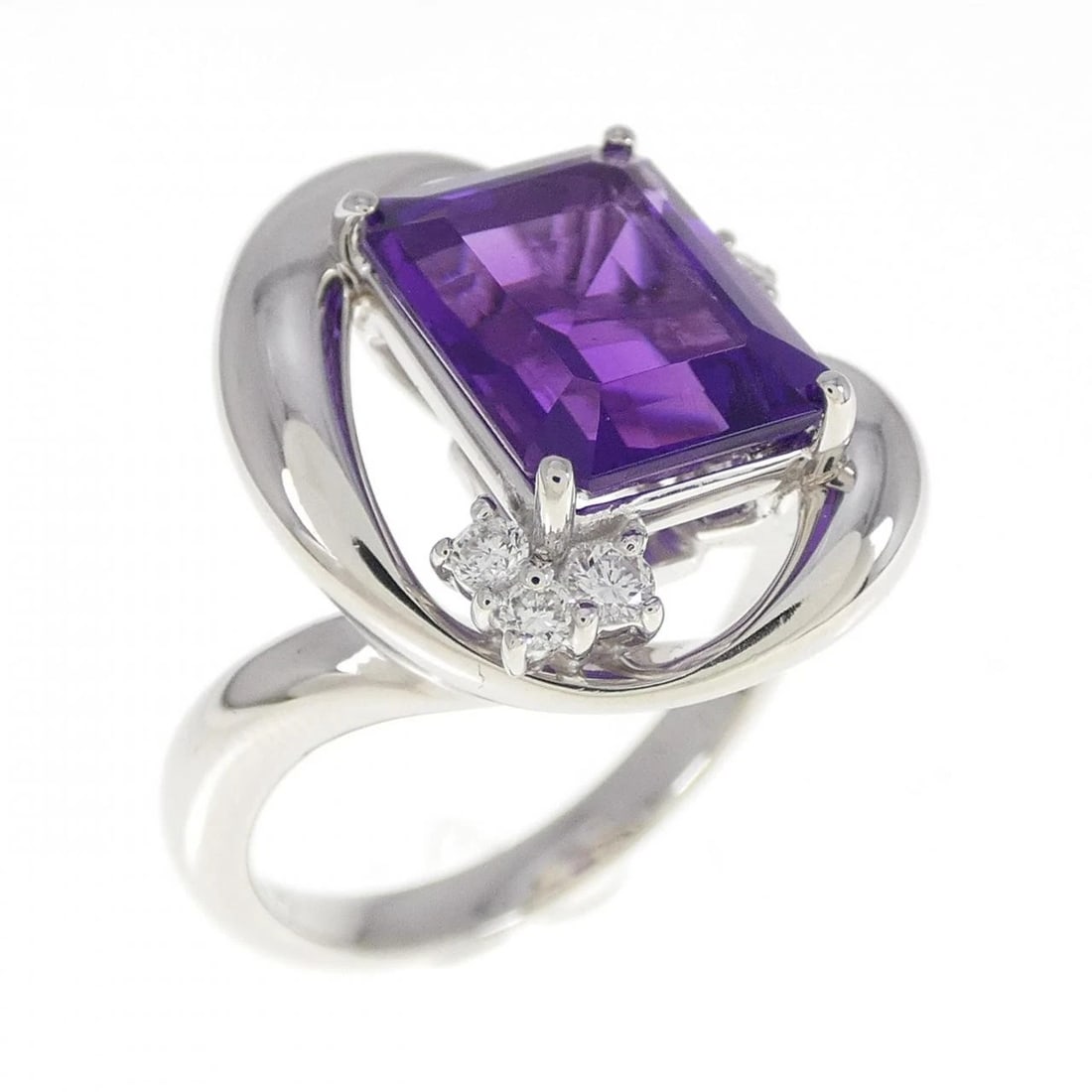 PT AMETHYST RING: PT Amethyst Ring Brand: Unbranded Type/Style: Amethyst Ring Material: Platinum, Main Stone/Creation Amethyst Secondary Stone Diamond Color: Platinum Size: US 7 Accessories: None Accessories Notice: