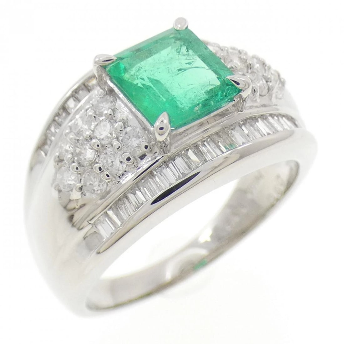 PT900 EMERALD RING: PT900 Emerald Ring Brand: Unbranded Type/Style: Emerald Ring Material: Platinum900, Main Stone/Creation Emerald Secondary Stone Diamond Color: Platinum Size: US 7 3/4 Accessories: None Accessories