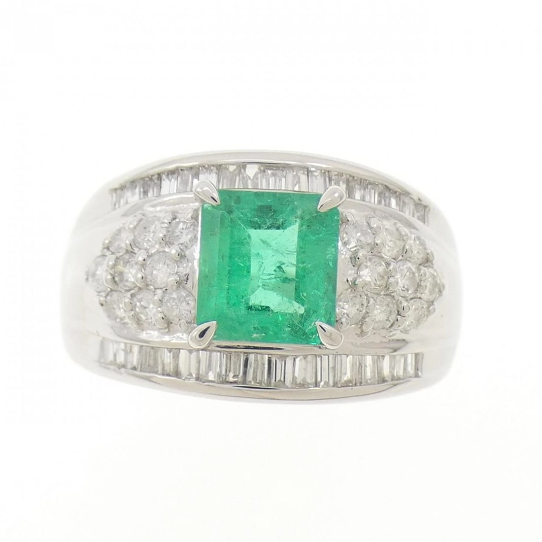 PT900 EMERALD RING - 2