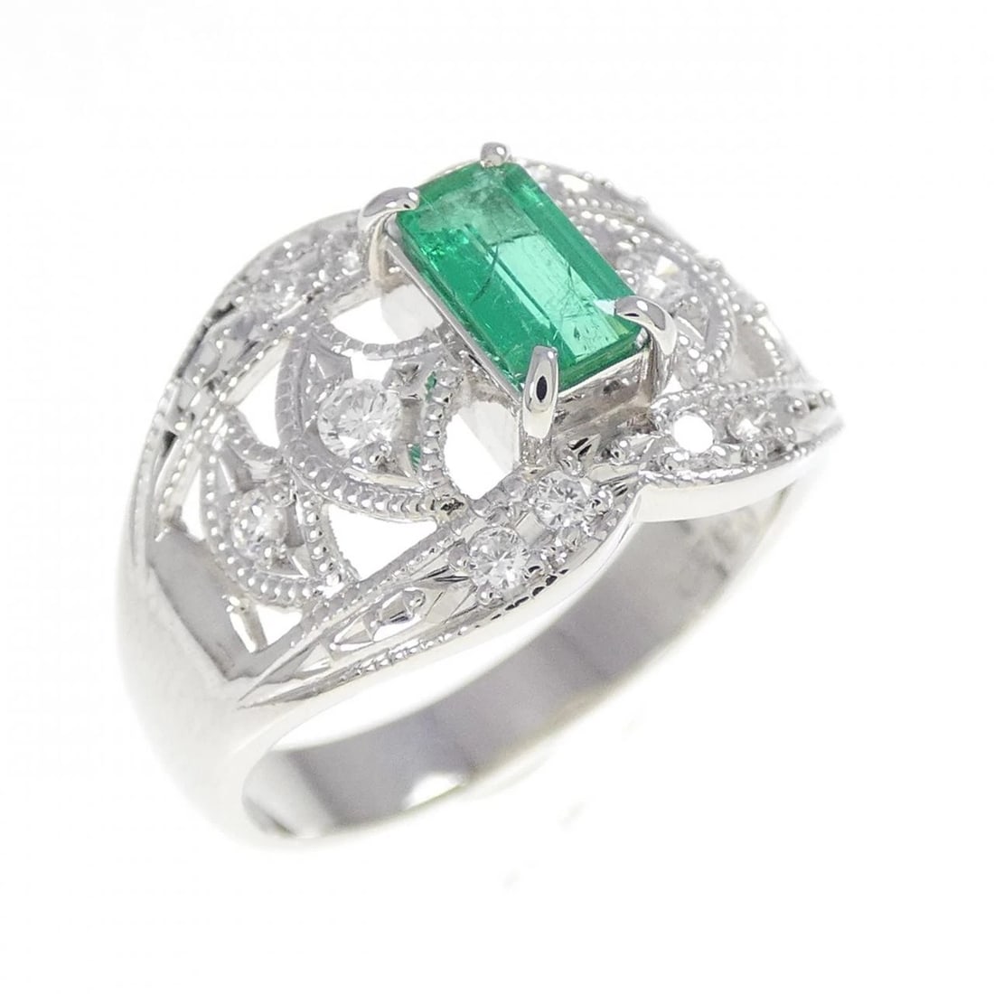 PT900 EMERALD RING: PT900 Emerald Ring Brand: Unbranded Type/Style: Emerald Ring Material: Platinum900, Main Stone/Creation Emerald Secondary Stone Diamond Color: Platinum Size: US 6 1/2 Accessories: None Accessories
