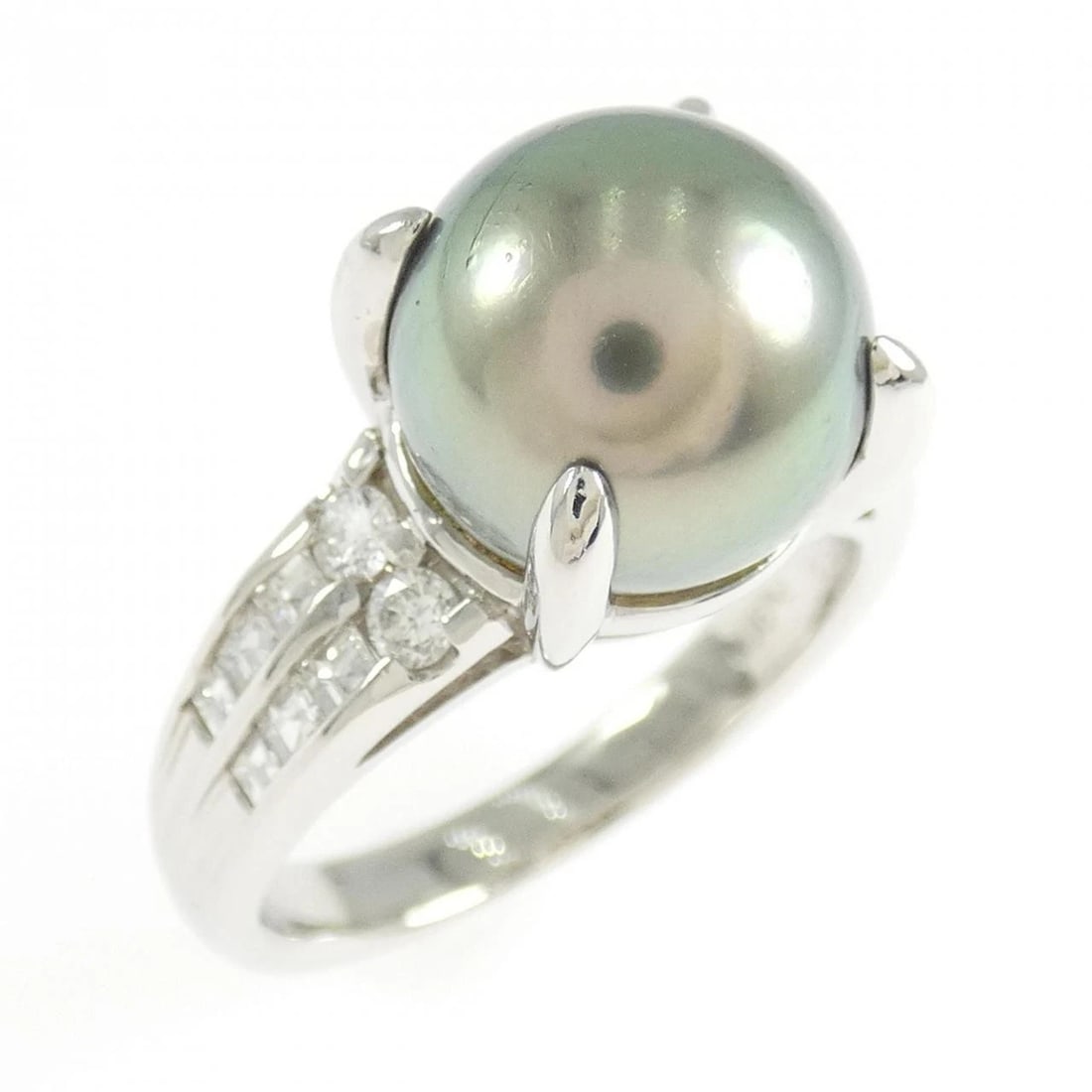 PT900 BLACK PEARL RING: PT900 Black pearl ring Brand: Unbranded Type/Style: Black Pearl Ring Material: Platinum900, Main Stone/Creation Black Pearl Secondary Stone Diamond Color: Platinum Size: US 7 Accessories: None