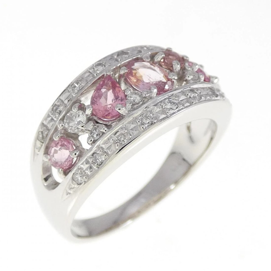 PT SAPPHIRE RING: PT Sapphire Ring Brand: Unbranded Type/Style: Sapphire Ring Material: Platinum, Main Stone/Creation Sapphire Secondary Stone Diamond Color: Platinum Size: US 6 1/2 Accessories: None Accessories