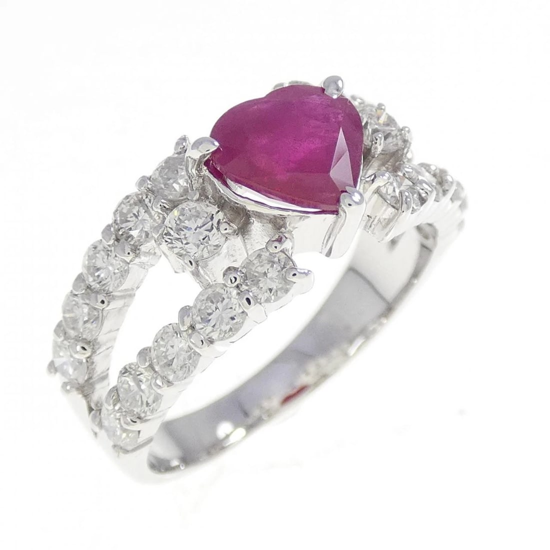 K18WG HEART RUBY RING: K18WG Heart Ruby Ring Brand: Unbranded Type/Style: Ruby Ring Material: 18k White Gold, Main Stone/Creation RubySecondary Stone Diamond Color: White Gold Size: US 6 Accessories: None Access