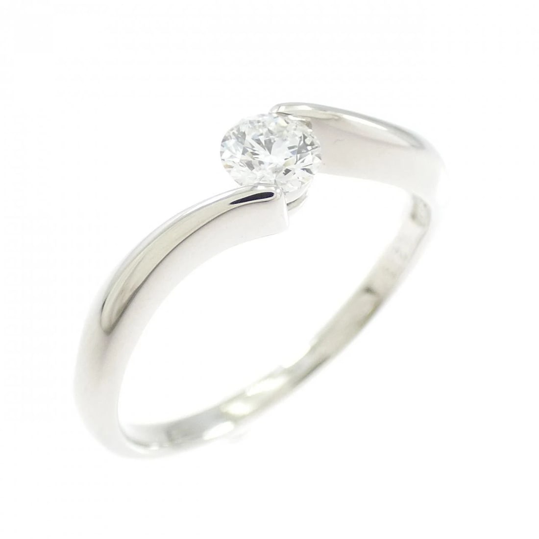 PT900 SOLITAIRE DIAMOND RING: PT900 Solitaire Diamond Ring Brand: Unbranded Type/Style: Diamond Ring Material: Platinum900, Main Stone/Creation Natural Color: Platinum Size: US 5 3/4 Accessories: None Accessories Notice: When