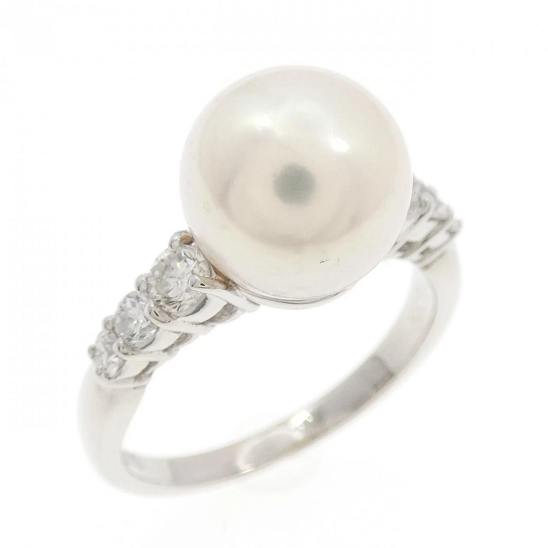 PT900 AKOYA PEARL RING: PT900 Akoya Pearl Ring Brand: Unbranded Type/Style: Akoya Pearl Ring Material: Platinum900, Main Stone/Creation Akoya Pearl Secondary Stone Diamond Color: Platinum Size: US 6 Accessories: None